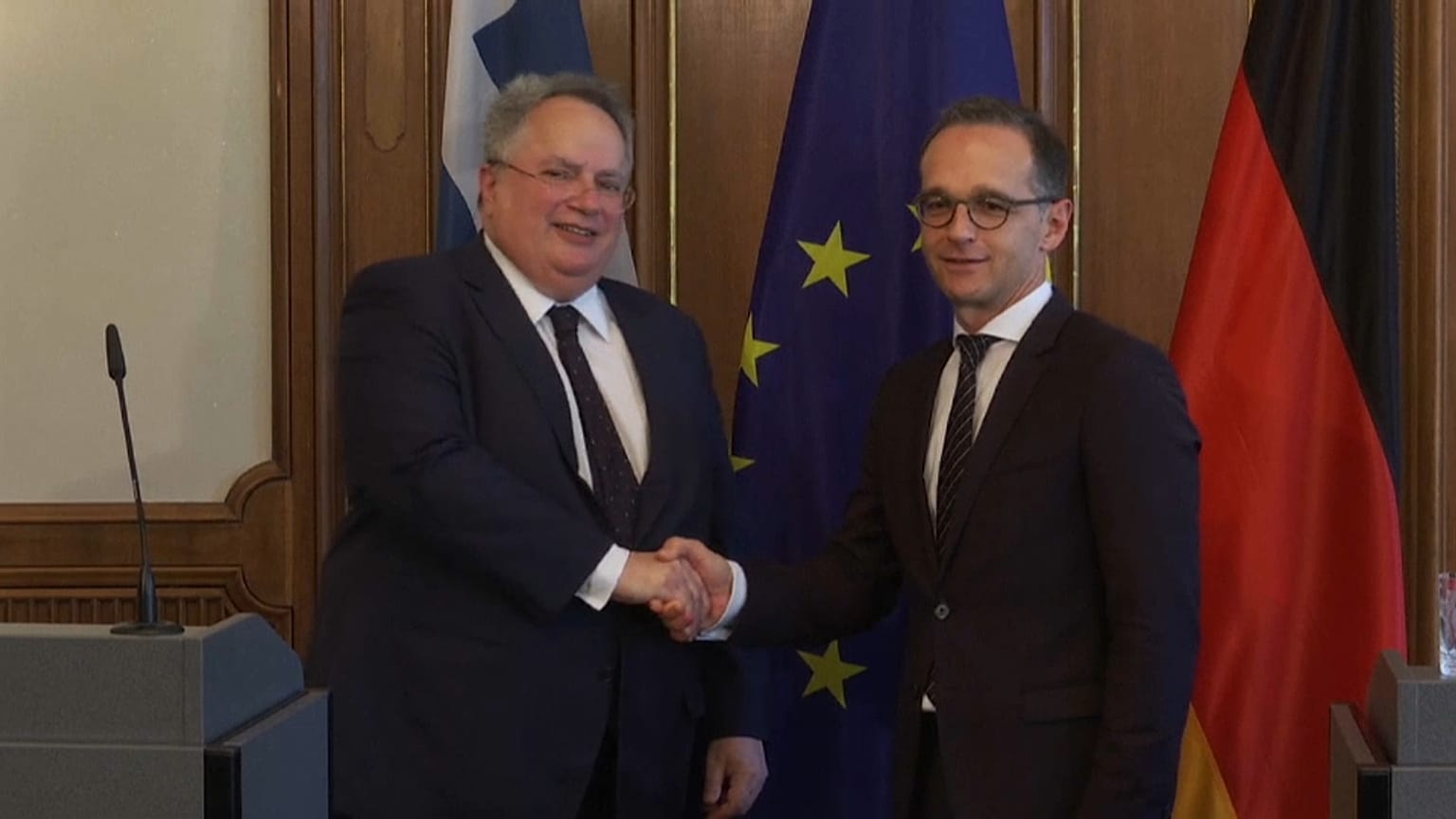 Atene e Berlino: "Vorremmo un'Italia stabile"