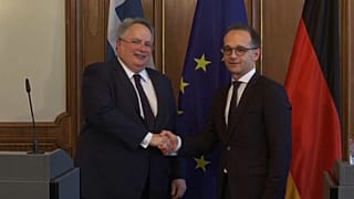 Atene e Berlino: "Vorremmo un'Italia stabile"