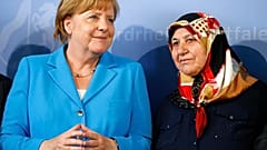 Erinnern an Solingen vor 25 Jahren mit Überlebender Mevlüde Genc (75)