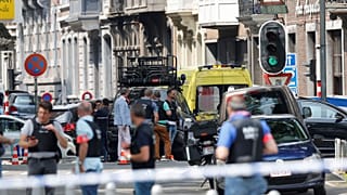 Polizisten am Ort des Attentats in Lüttich