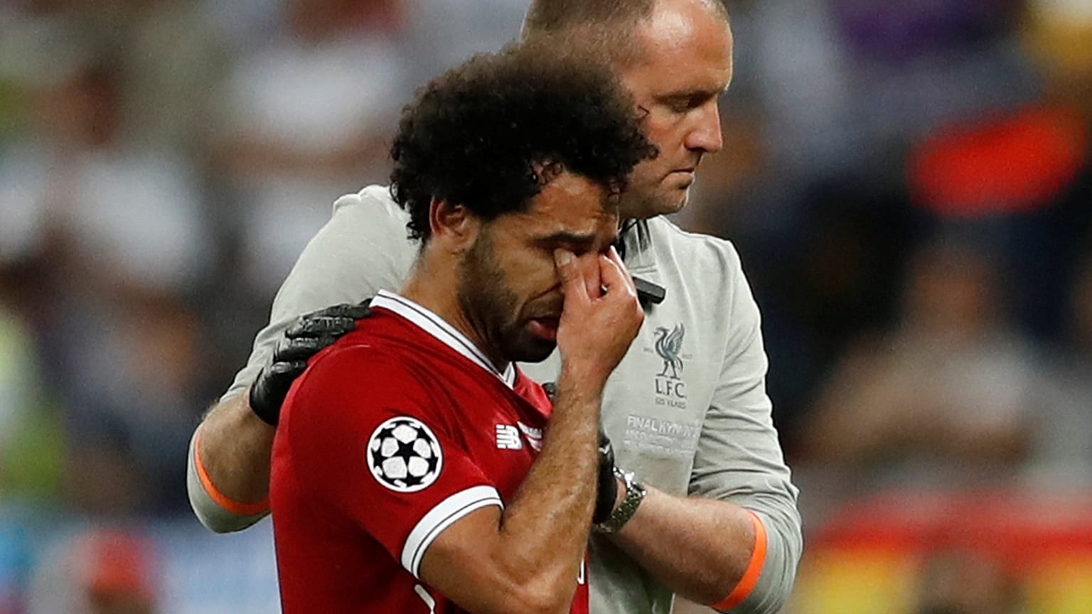 طبيب الحركية في ليفربول: "من المنتظر أن يعود صلاح للمنافسة خلال 3 أو 4 اسابيع" 