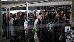 Polizei räumt Flüchtlingslager mit 2000 Bewohnern
