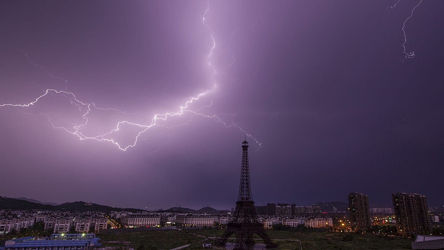 Tempestade na Cidade Luz