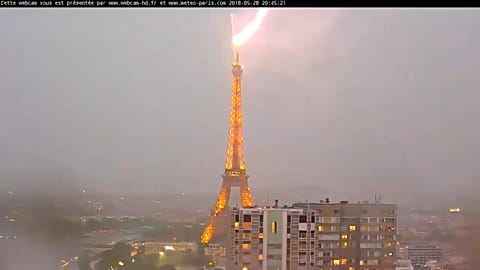 Rayos sobre la Torre Eiffel 