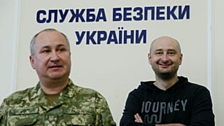 Arkady Babchenko apareceu vivo e até sorridente em Kyiv