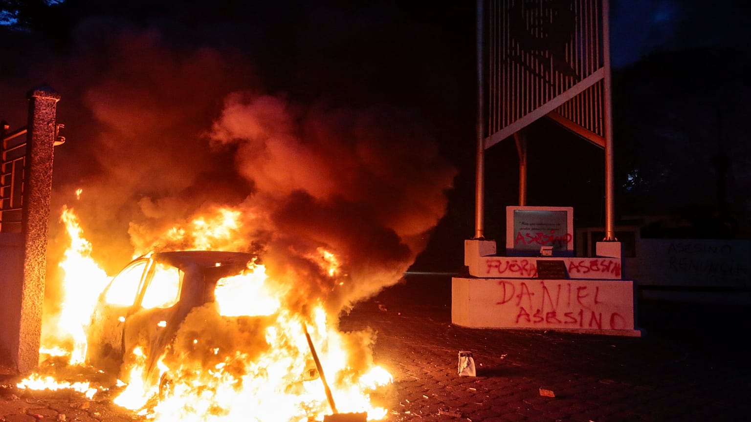 Miedo y violencia en Nicaragua tras un ataque contra una marcha multitudinaria