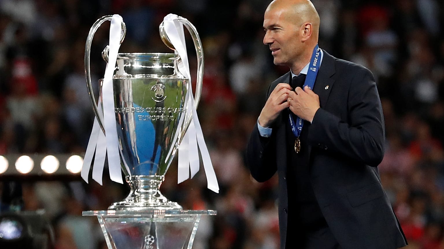 زيدان يعلن استقالته من تدريب نادي ريال مدريد الإسباني