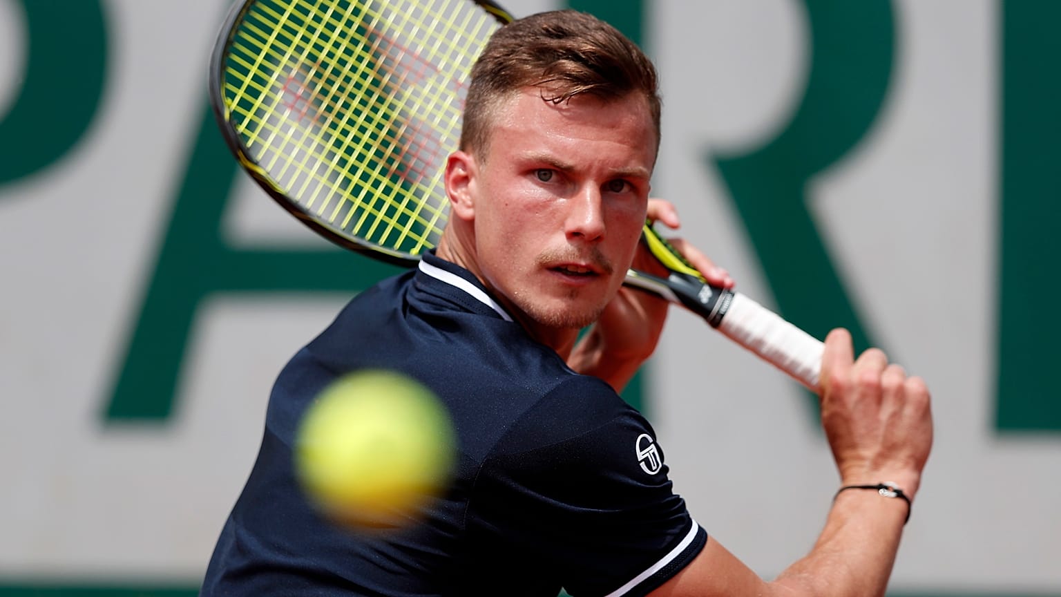 Roland Garros: Fucsovics kiesett