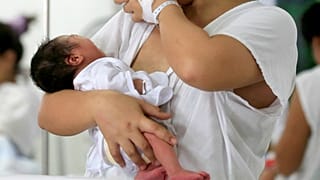 Ελλάδα: Γέννησε χωρίς να ξέρει ότι είναι έγκυος - Νεκρό το βρέφος