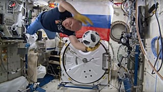 Футбол в невесомости