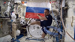 Gravitáció nélkül tesztelték a focivébé labdáját