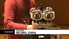 Valódi zongoristával versenyzett a zongorázó robot