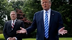Donald Trump und Mike Pompeo vor dem Weißen Haus
