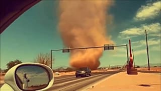 Arizona: Staubteufel im Schlepptau