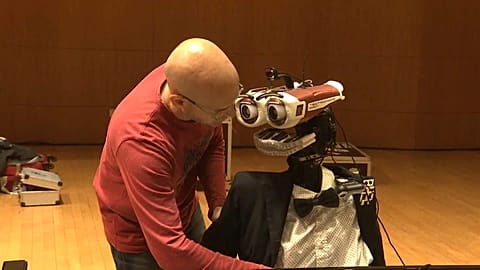 Un maestro robot au piano