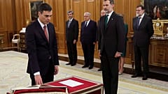Педро Санчес присягнул королю