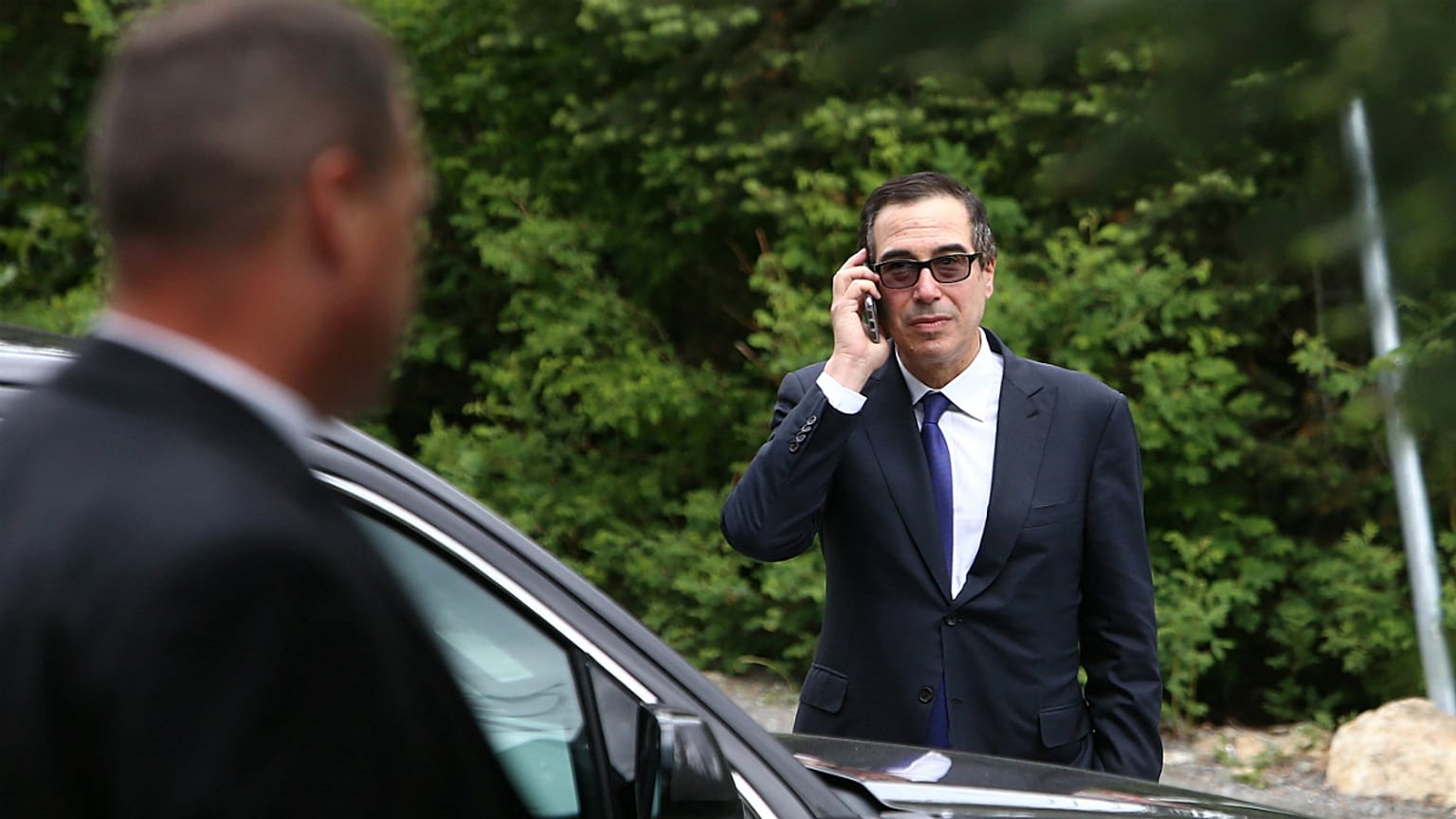 Secretário de Estado do Tesouro, Steven Mnuchin, alvo de todas as críticas