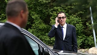 Secretário de Estado do Tesouro, Steven Mnuchin, alvo de todas as críticas