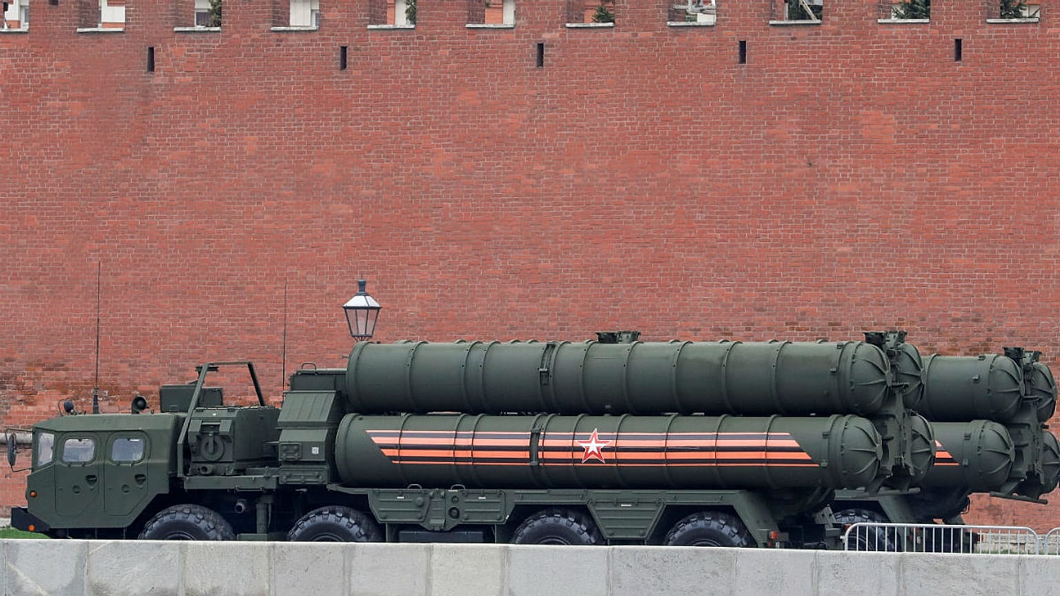 سیستم دفاع موشکی S-400
