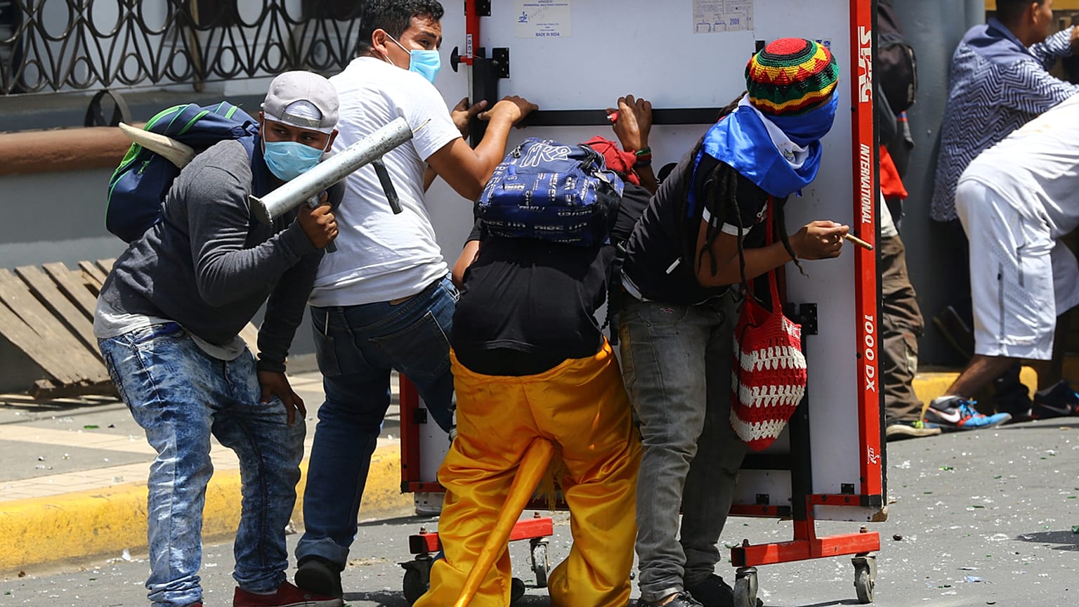 Nicaragua: puskaporos hangulat