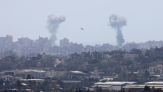 Imagem de Gaza após um outro ataque israelita a alehgados alvos do Hamas