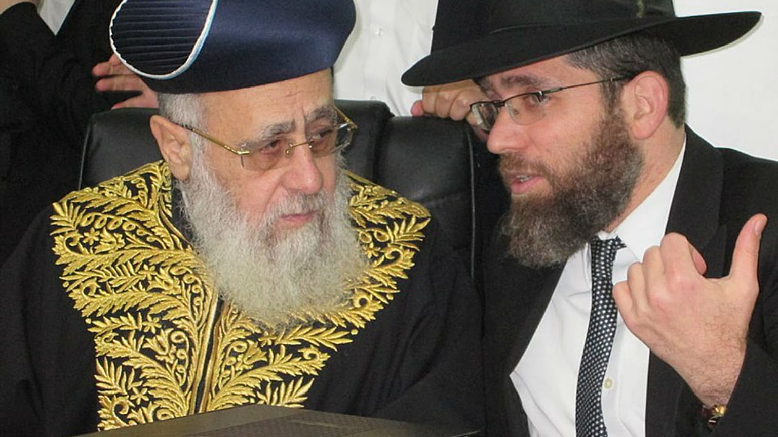 حفيد حاخام إسرائيل الأكبر عوفاديا يوسف يتزوج رجلا 