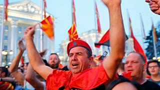 Üsküp'teki protesto eylemlerinde erken seçim çağrısı