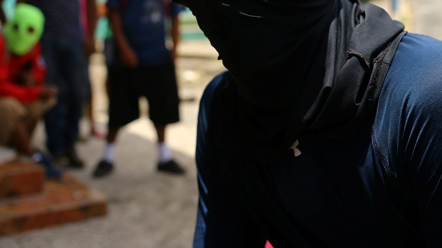 Selbstgebaute Waffen und Rammböcke: Straßenkampf in Nicaragua