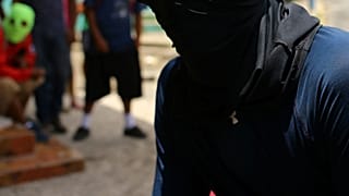 Selbstgebaute Waffen und Rammböcke: Straßenkampf in Nicaragua