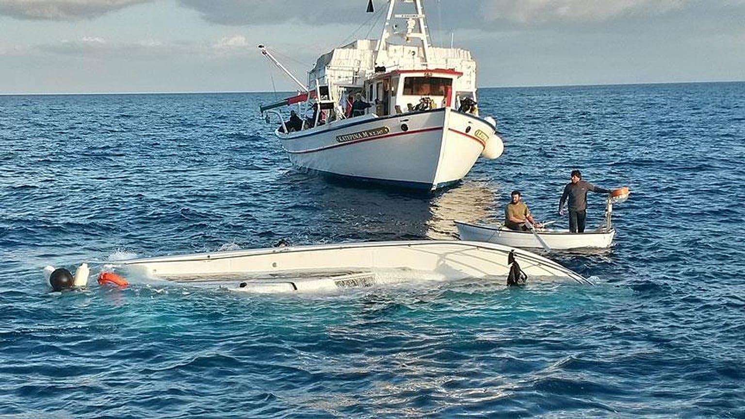 Akdeniz'de yeni bir facia: En az 48 kaçak göçmen hayatını kaybetti