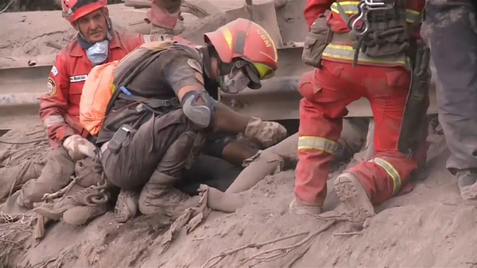 Guatemala, eruzione del "Volcano de Fuego": decine di morti