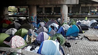 Επιχείρηση «σκούπα» σε καμπ προσφύγων στο Παρίσι