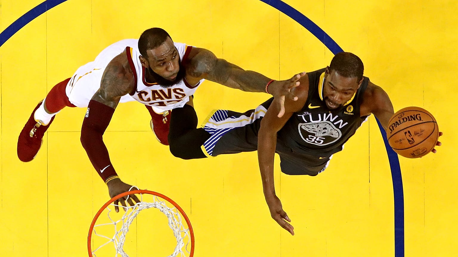 Finale NBA : Golden State creuse l'écart