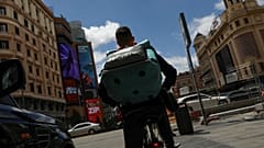 Víctor Sánchez, ex 'rider' de Deliveroo: "para ellos somos unos revolucionarios que queremos destruir la empresa"