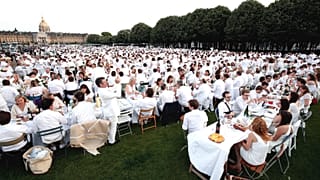 Paris'te "Bembeyaz Akşam Yemeği"