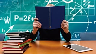 Όσο ανεβαίνει η ζέστη, τόσο πέφτουν οι βαθμοί των μαθητών στις εξετάσεις