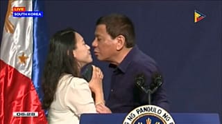 Rodrigo Duterte em "O beijo da polémica"