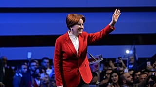 Akşener:  Öğretmenlerin hepsini kadroya alacağım