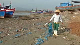 Plastic chokes Vietnam's shoreline