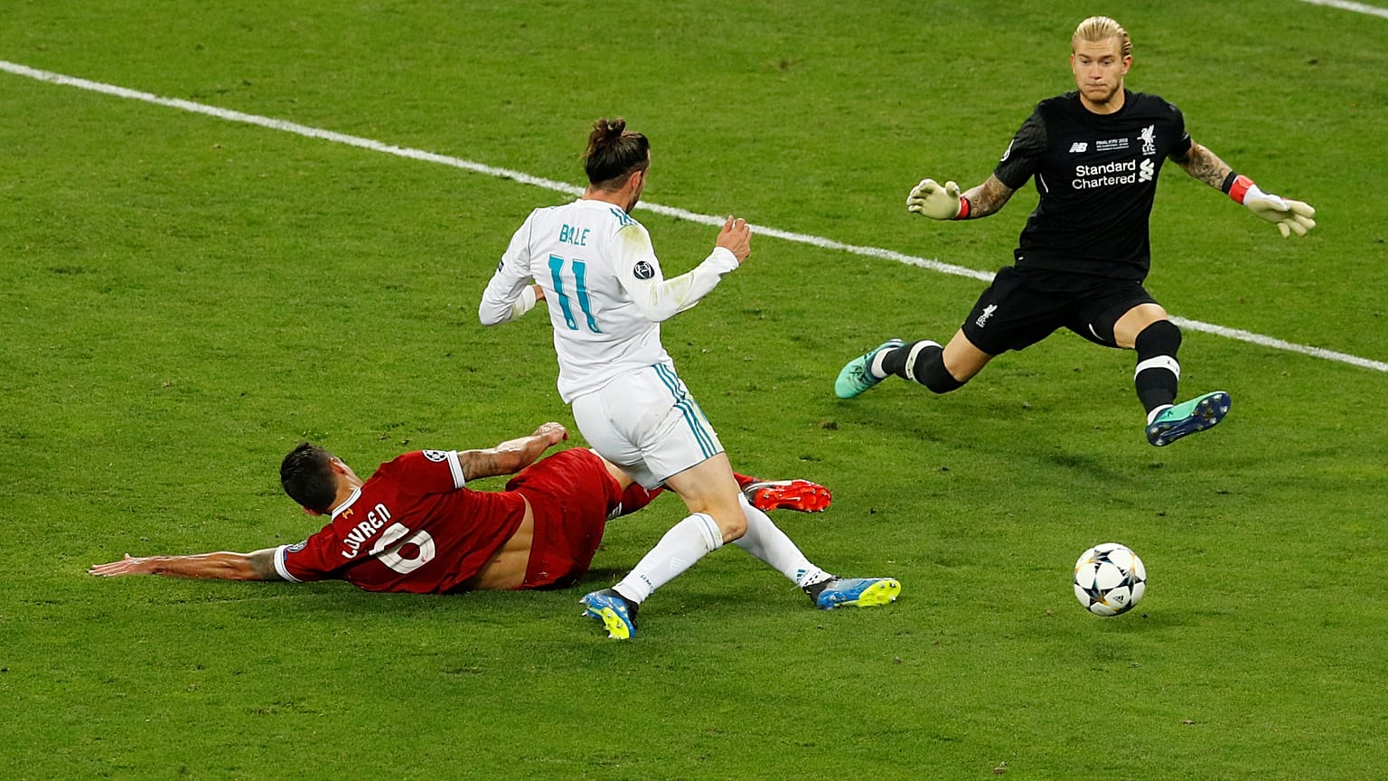 بعد محمد صلاح، حارس مرمى ليفربول ربما يكون ضحية احتكاك قوي مع راموس أدى إلى ارتجاج دماغي