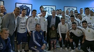 رئيس الأرجنتين يودع منتخب بلاده قبيل السفر لمونديال روسيا ويوجه رسالة إلى ميسى