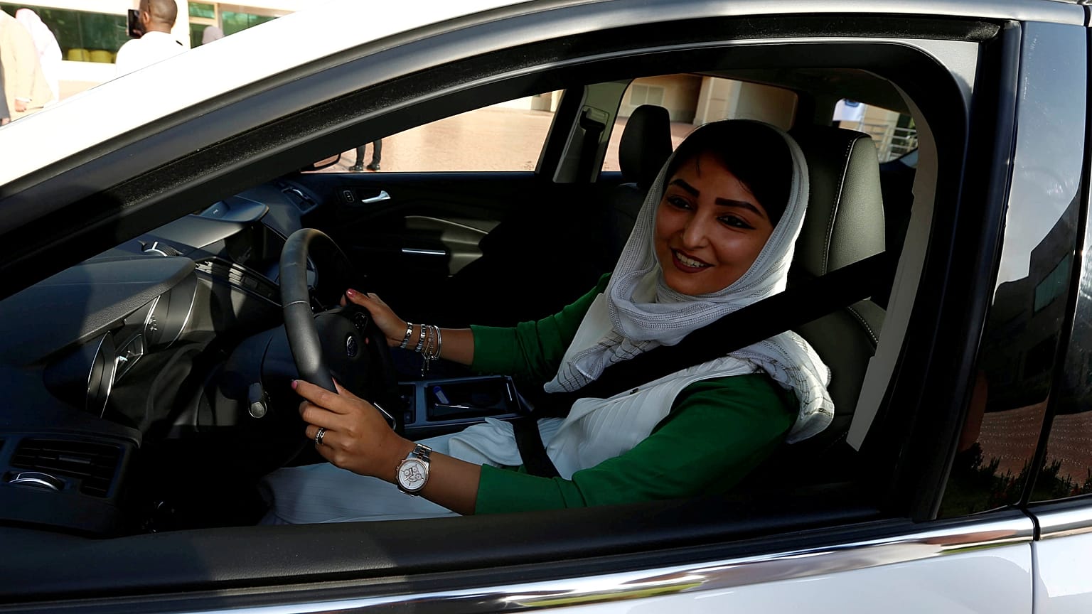 A saudi woman learns to drive at the university of Jeddah in March 2018.