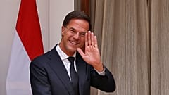 Feltakarította a holland miniszterelnök a kiöntött kávéját
