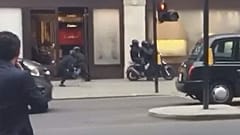 Um assalto com scooters em pleno centro de Londres