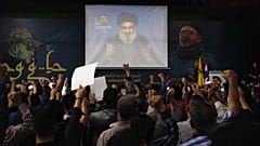 شاشة أثناء مشاهدة خطاب لحسن نصرلله في لبنان