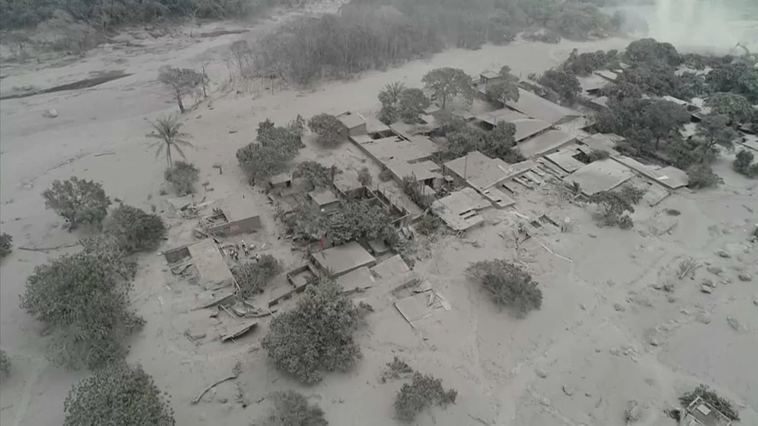 Tierra quemada en la zona cero del Volcán de Fuego
