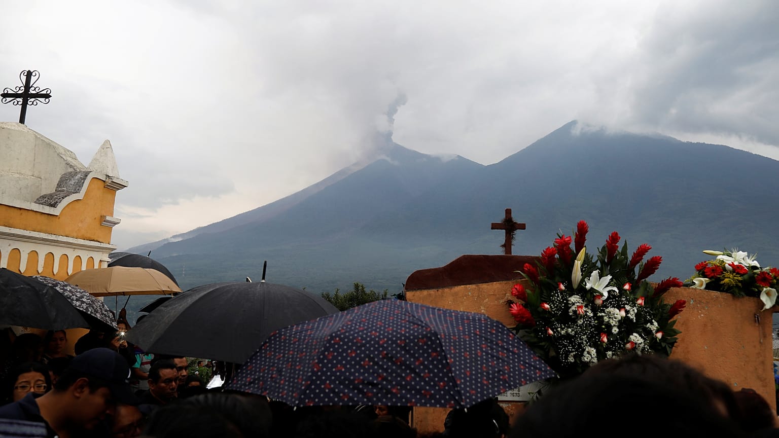 Vulcão de Fogo com nova erupção