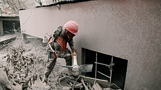 Guatemala : un bébé sorti vivant des décombres 