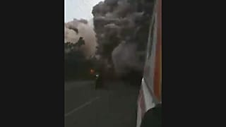 Спасателей накрыло пеплом Фуэго