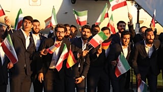 إيران أول منتخب يصل روسيا للمشاركة في المونديال والمدرب يلوم السياسة 